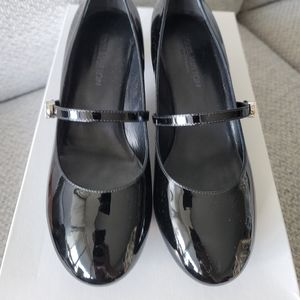 Louis Vuitton employee uniform pump
